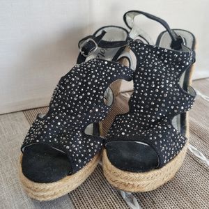 Super cute black & tan bling Dots size 8 wedges